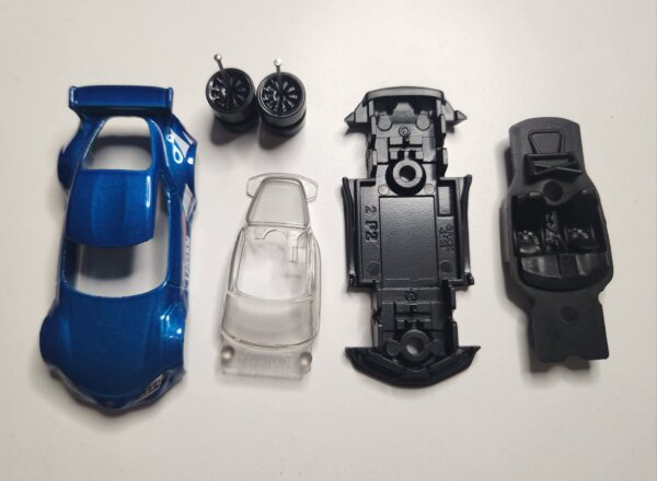 Hot Wheels 20 Toyota GR Supra Unrivet